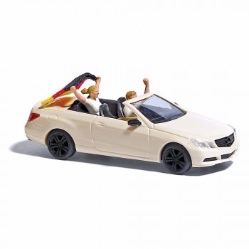 Busch 41674 Mercedes Benz E-Klasse Cabrio "Voetbalkoorts 2024" 1:87