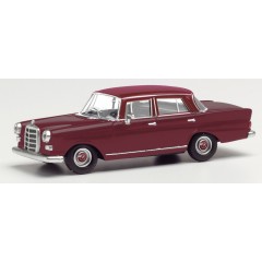 Herpa 420457-002 Mercedes Benz 200 Heckflosse rood 1:87